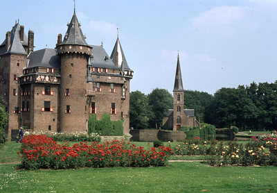 845707 Gezicht op het Kasteel De Haar (Kasteellaan 1) te Haarzuilens (gemeente Vleuten-De Meern).
